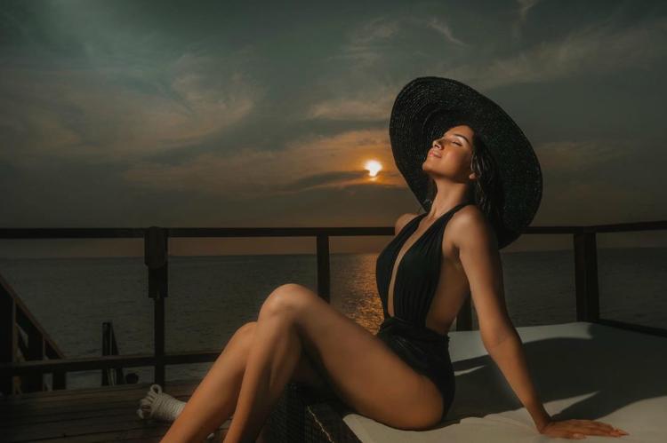  Kolkata female escorts